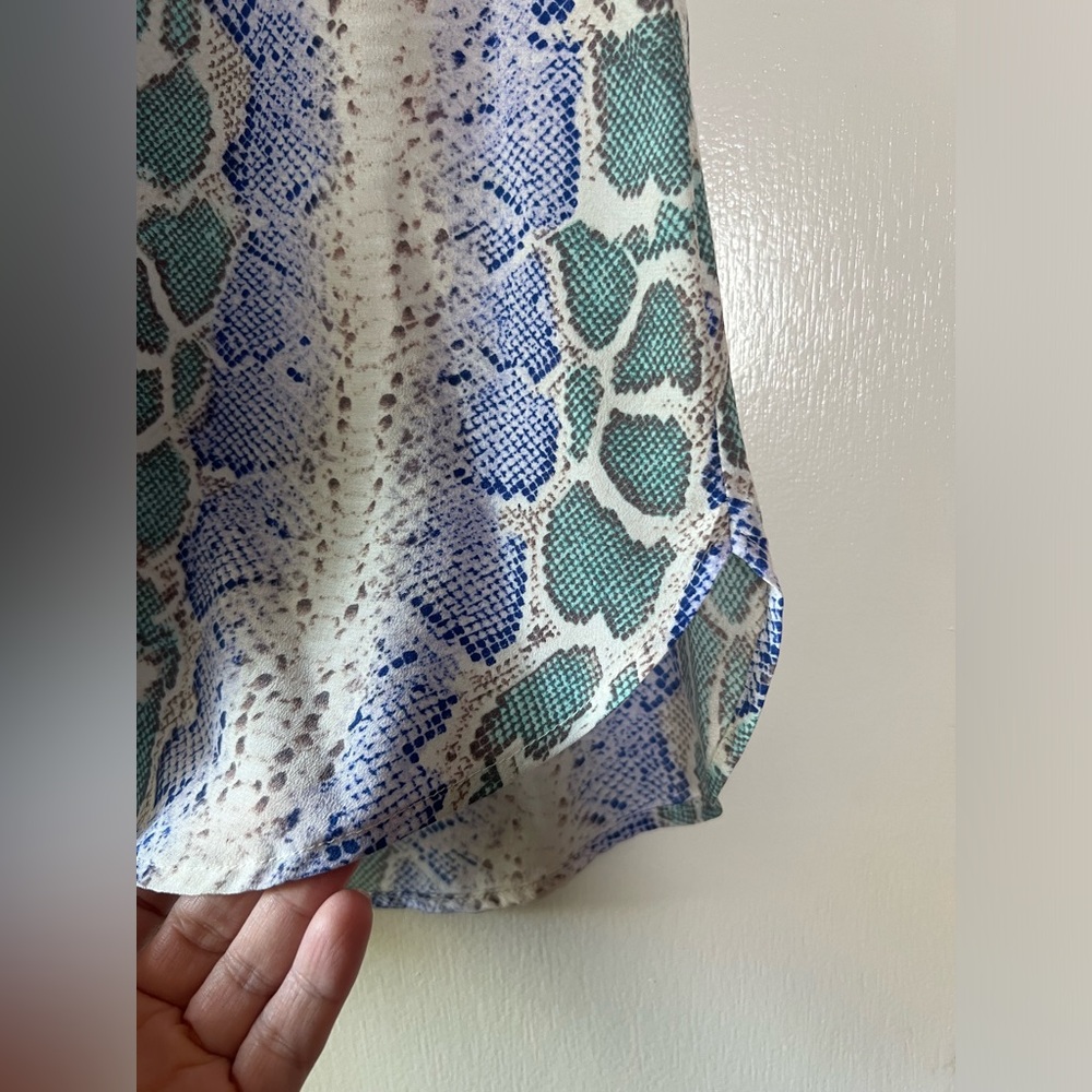 Equipment Femme 100% Silk Blouse Snakeskin Animal Print Green Blue Tan Ivory Med - Picture 5 of 10